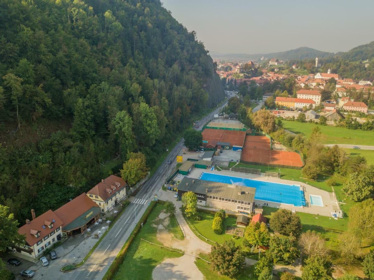 Pocitniska Hiska Pod Skalco Villa คัมนิค ภายนอก รูปภาพ
